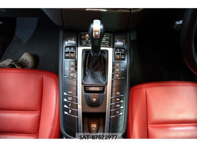 Porsche MACAN 2017-02 8101205-25