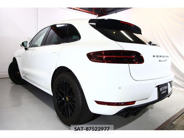 Porsche MACAN 2017-02 8101205-6