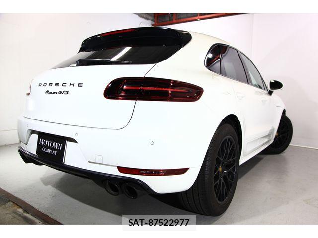 Porsche MACAN 2017-02 8101205-7