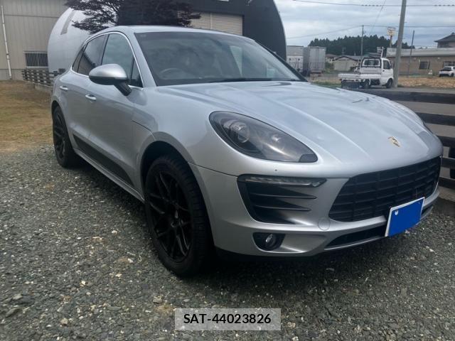 Porsche MACAN 2015-07 8101210-0