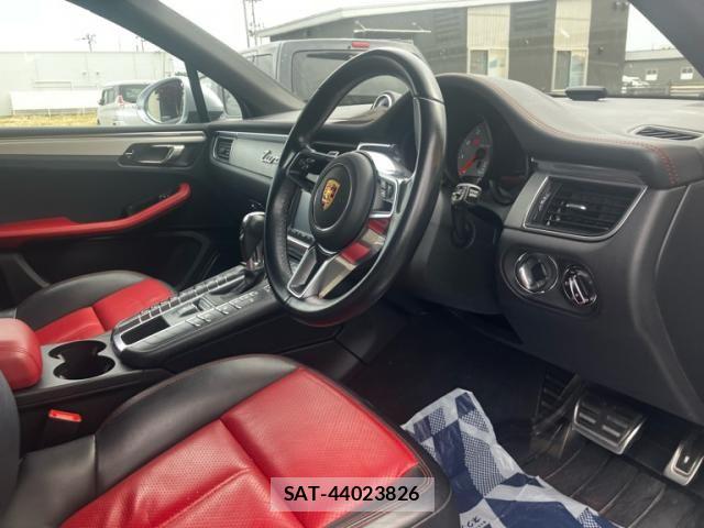 Porsche MACAN 2015-07 8101210-9
