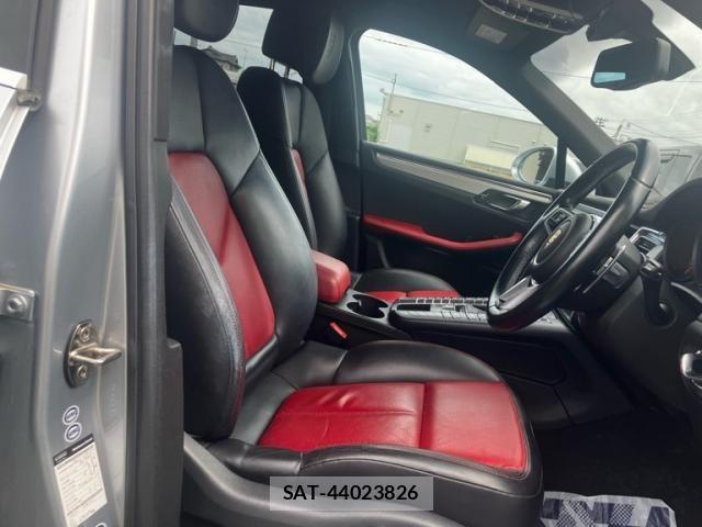 Porsche MACAN 2015-07 8101210-10