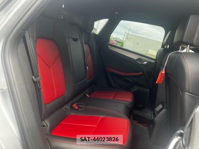 Porsche MACAN 2015-07 8101210-11