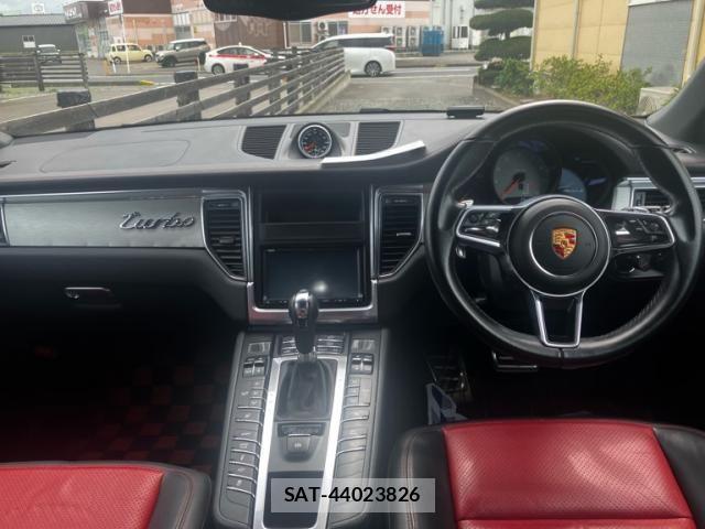 Porsche MACAN 2015-07 8101210-12