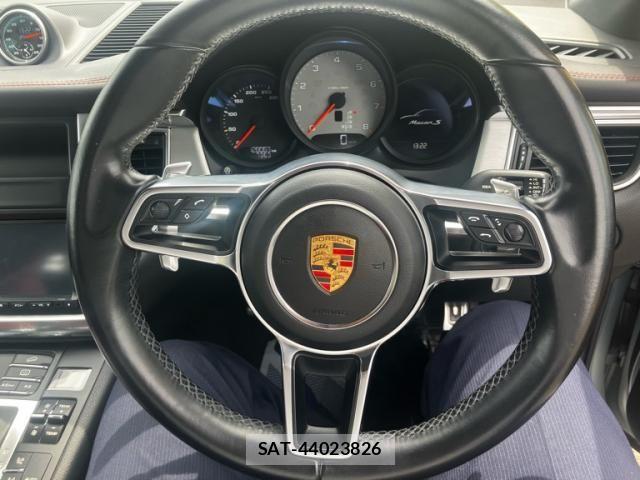 Porsche MACAN 2015-07 8101210-16