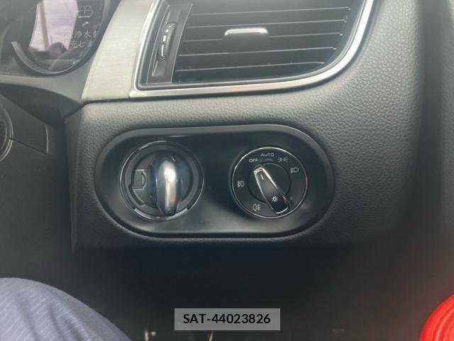 Porsche MACAN 2015-07 8101210-17