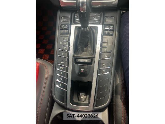 Porsche MACAN 2015-07 8101210-19