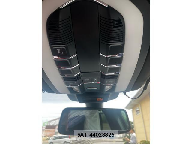 Porsche MACAN 2015-07 8101210-23