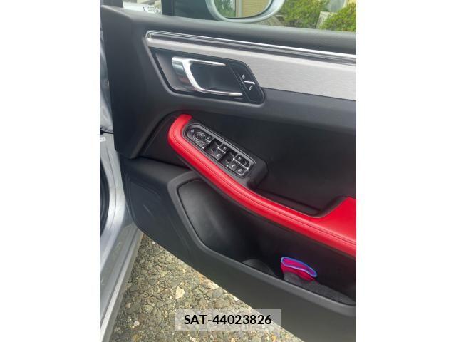 Porsche MACAN 2015-07 8101210-7