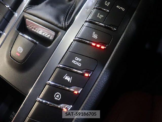 Porsche MACAN 2017-09 8101207-12