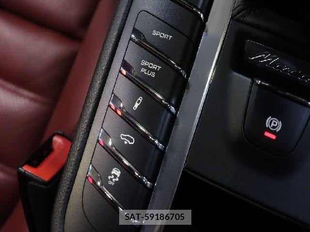 Porsche MACAN 2017-09 8101207-13
