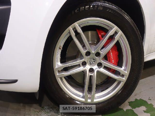 Porsche MACAN 2017-09 8101207-18