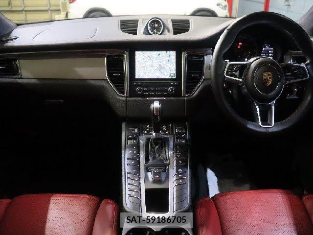 Porsche MACAN 2017-09 8101207-1