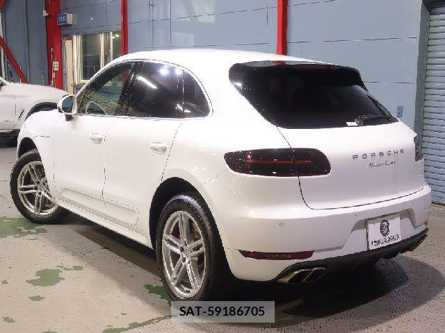 Porsche MACAN 2017-09 8101207-21
