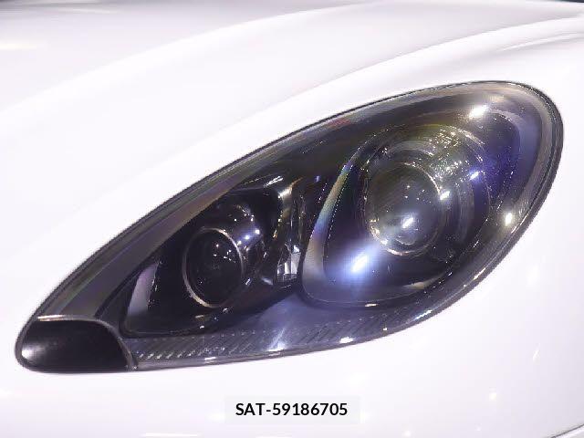 Porsche MACAN 2017-09 8101207-22