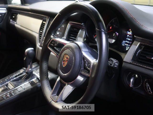 Porsche MACAN 2017-09 8101207-26
