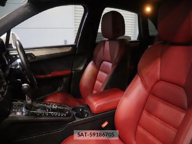 Porsche MACAN 2017-09 8101207-28