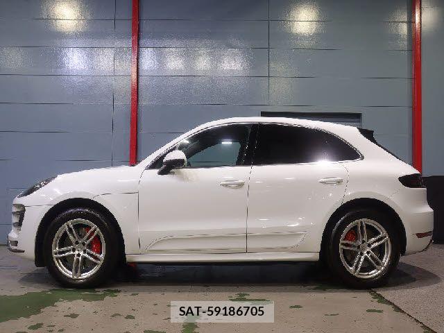Porsche MACAN 2017-09 8101207-2