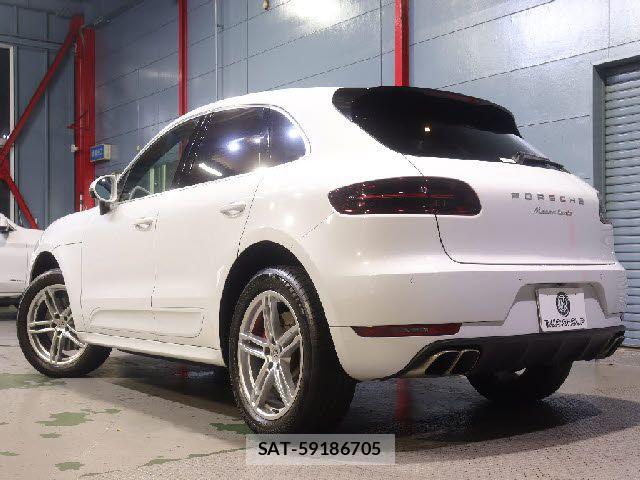 Porsche MACAN 2017-09 8101207-3