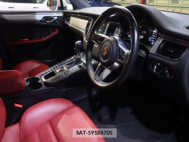 Porsche MACAN 2017-09 8101207-6