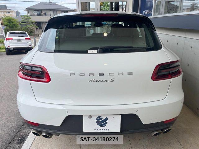 Porsche MACAN 2018-03 8101206-14