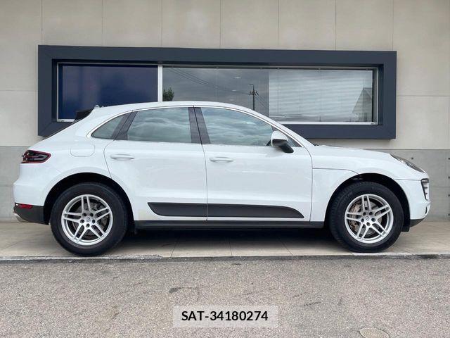 Porsche MACAN 2018-03 8101206-15