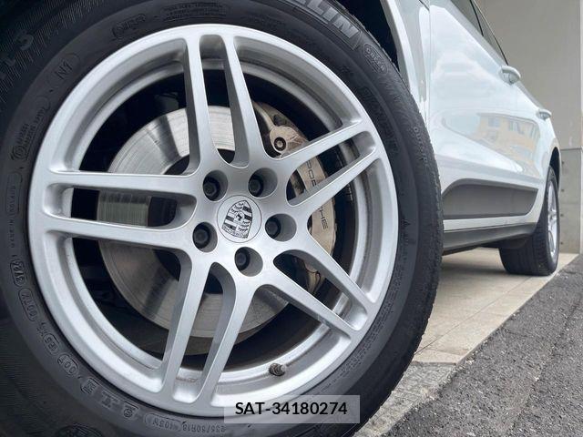 Porsche MACAN 2018-03 8101206-19