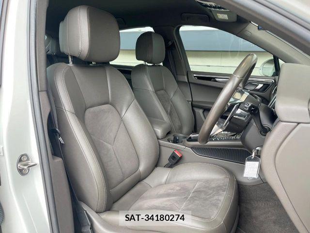 Porsche MACAN 2018-03 8101206-8