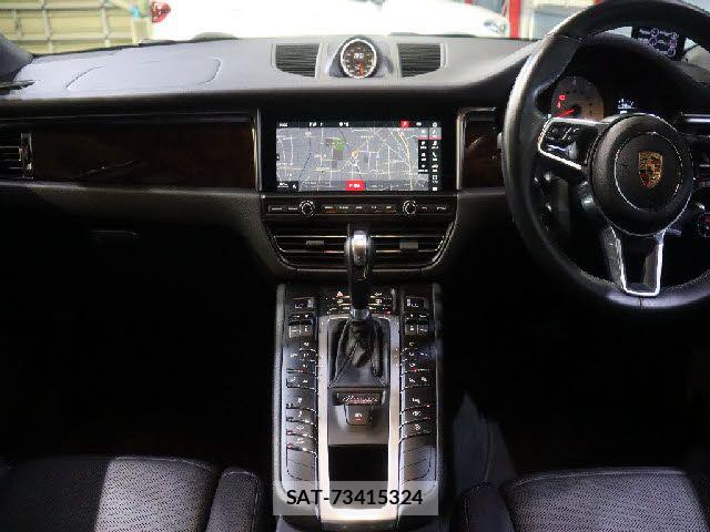 Porsche MACAN 2019-12 8101204-1