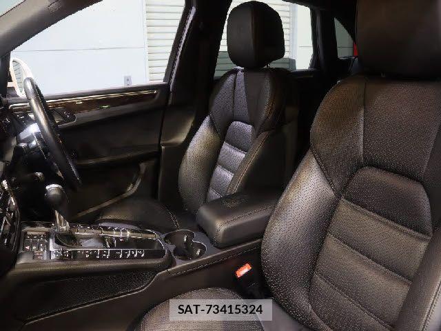 Porsche MACAN 2019-12 8101204-28