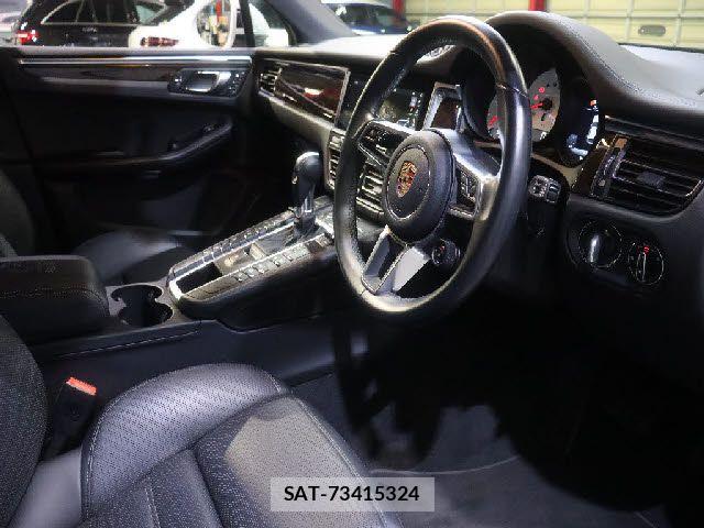 Porsche MACAN 2019-12 8101204-6
