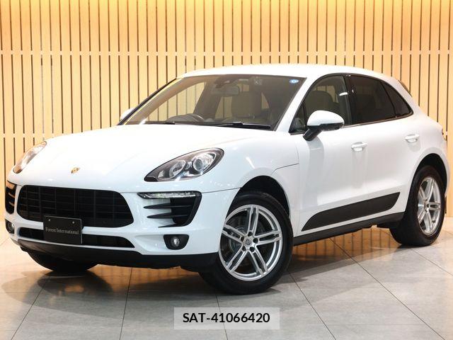 Porsche MACAN 2018-02 8209539-0
