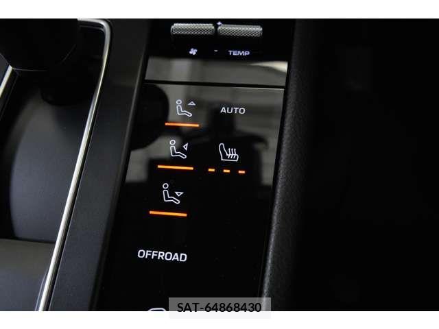 Porsche MACAN 2023-09 8231303-4