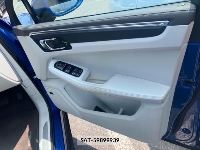 Porsche MACAN 2015-08 8231304-11