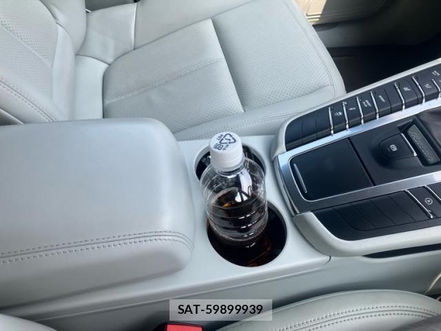 Porsche MACAN 2015-08 8231304-21