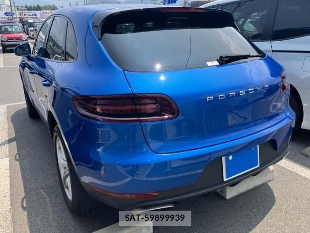 Porsche MACAN 2015-08 8231304-6