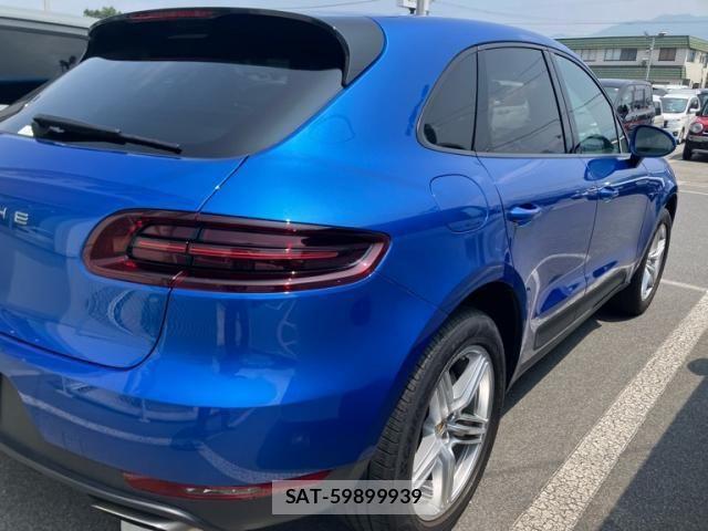 Porsche MACAN 2015-08 8231304-8