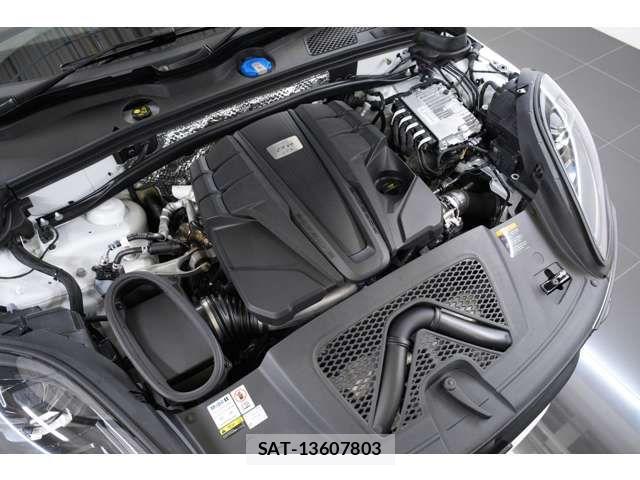 Porsche MACAN 2023-08 8231302-9