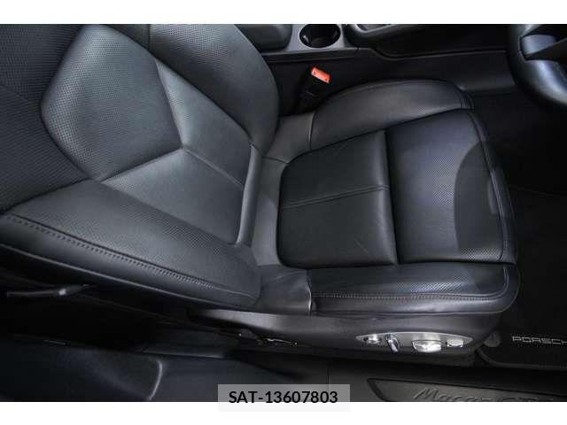 Porsche MACAN 2023-08 8231302-13