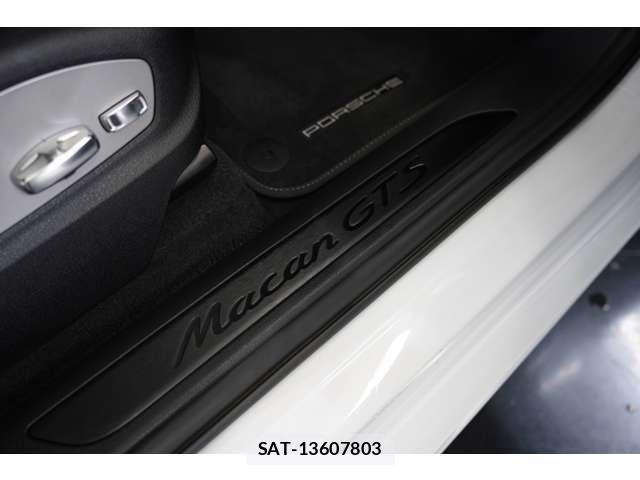 Porsche MACAN 2023-08 8231302-14