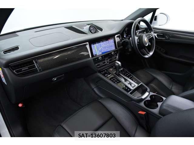 Porsche MACAN 2023-08 8231302-16
