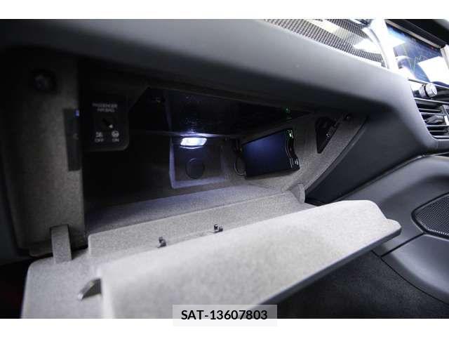 Porsche MACAN 2023-08 8231302-17