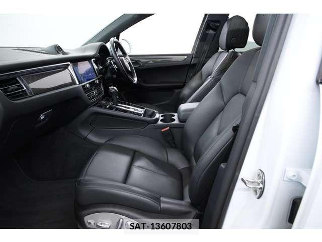 Porsche MACAN 2023-08 8231302-1