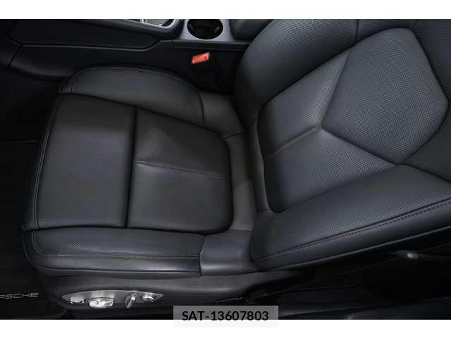 Porsche MACAN 2023-08 8231302-2