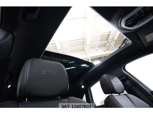 Porsche MACAN 2023-08 8231302-3