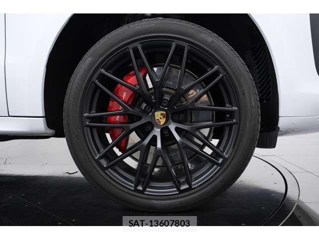 Porsche MACAN 2023-08 8231302-5
