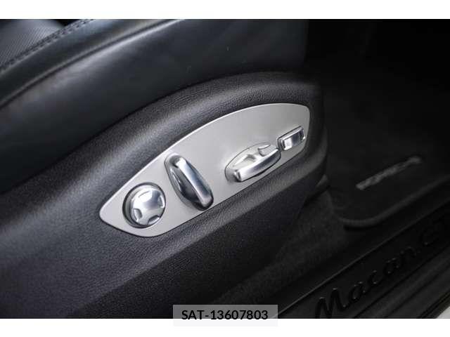 Porsche MACAN 2023-08 8231302-6