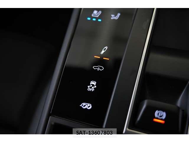 Porsche MACAN 2023-08 8231302-7