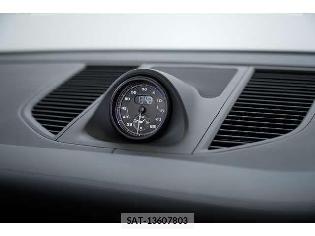 Porsche MACAN 2023-08 8231302-8