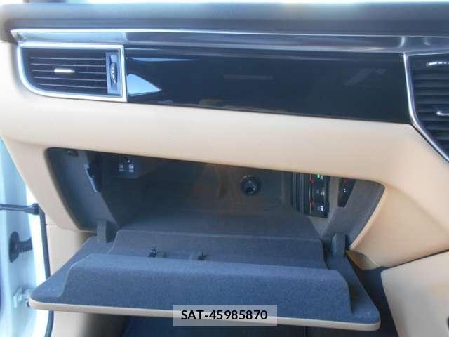 Porsche MACAN 2018-03 8316393-13